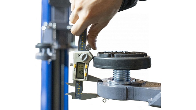 Подъемник двухстоечный 4 т, верхняя синхронизация, с электростопорами, H=4 м, 380 В, синий NORDBERG N4120H1E-4B_3+2_380