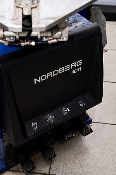 Станок шиномонтажный 380V автомат, 2х скоростн, зажимы 14-26" NORDBERG 4641_380